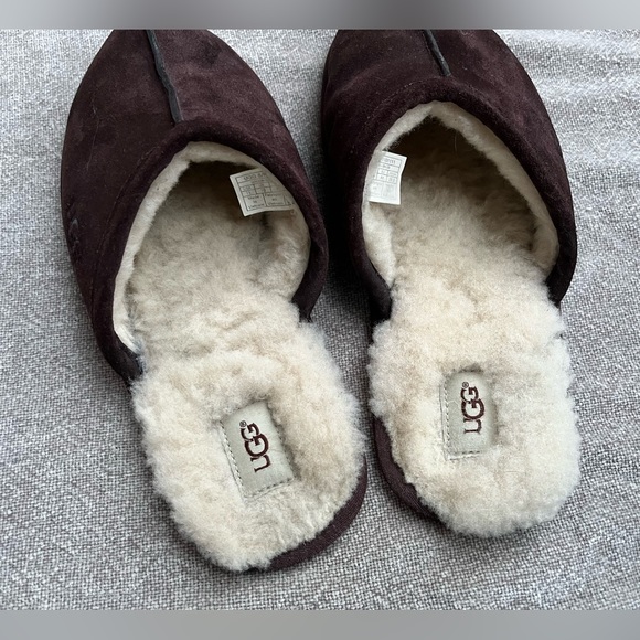 UGG Scuff Slippers - Picture 3 of 6